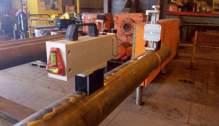 Ferramenta de Retidão no aplicada no tubo